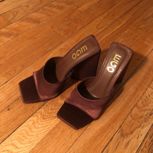 SOLD Square open toe sculptured flared block heel mule in brown satin - Picture 6 of 9